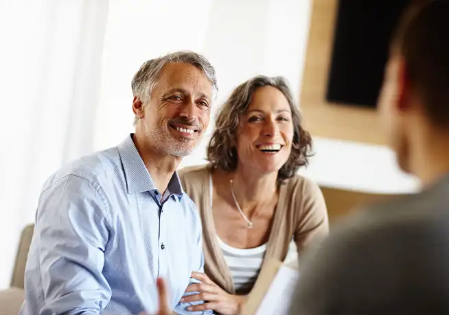 financial advisor meeting with retirees to discuss annuity for retirement