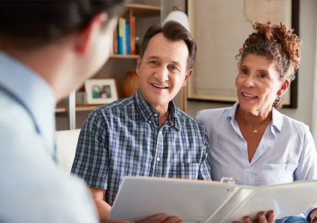 financial agent meeting with pre retirees to discuss life insurance in retirement